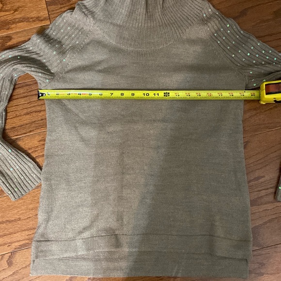 Design 365 OS tan sweater w/cowl neckline - Size Medium - Picture 8 of 10